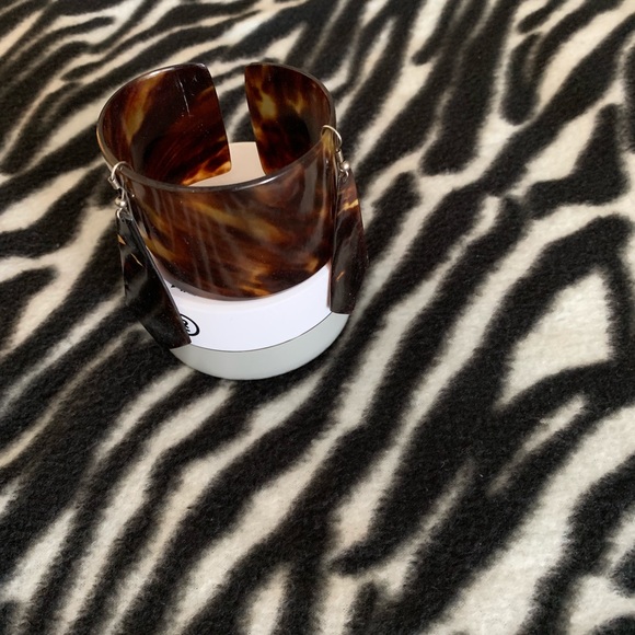 Cuff bracelet with earrings - Picture 2 of 4